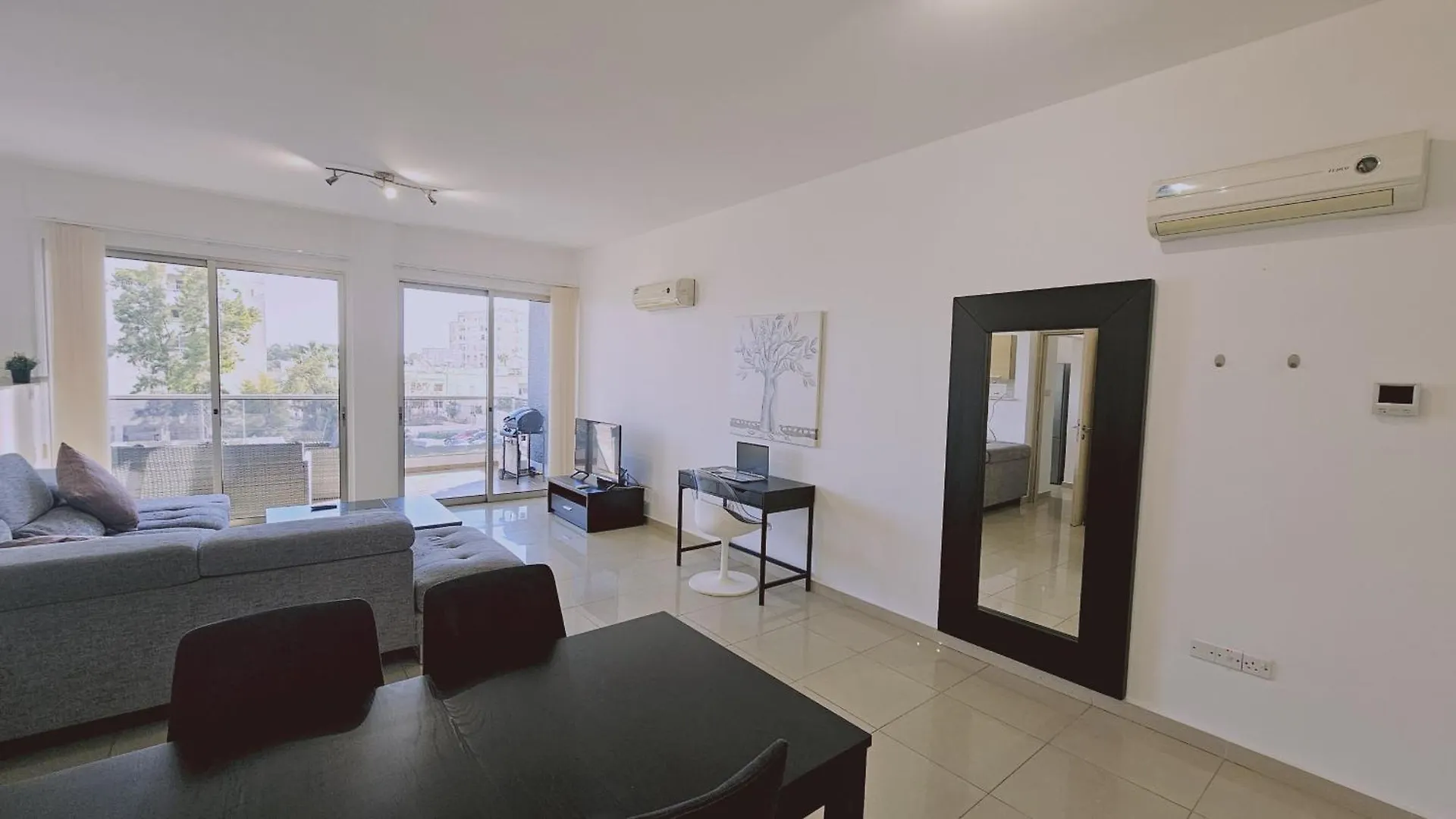 Stay White Petals Apartment Larnaca 0*,