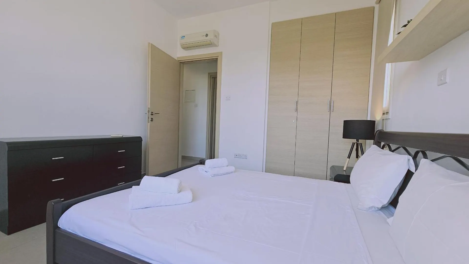 Stay White Petals Apartment Larnaca