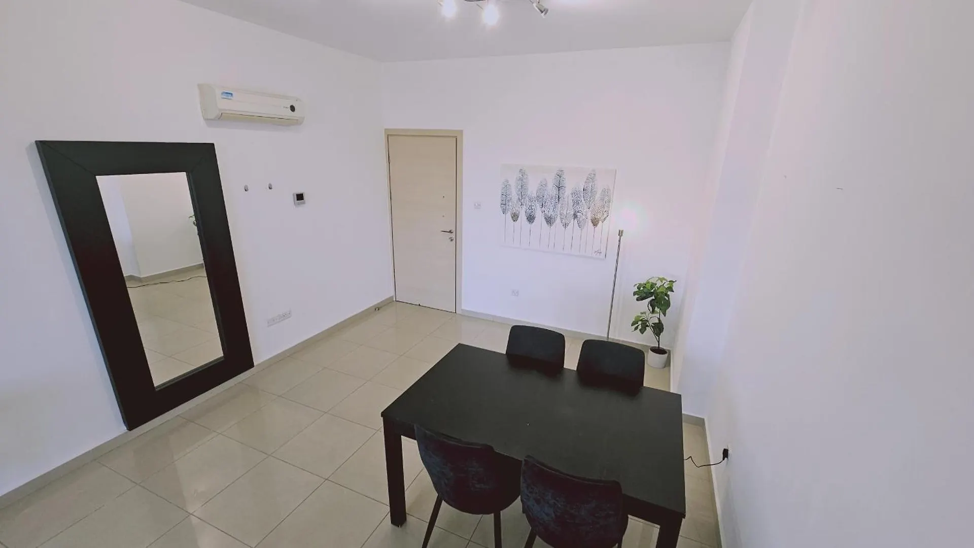 Stay White Petals Apartment Larnaca