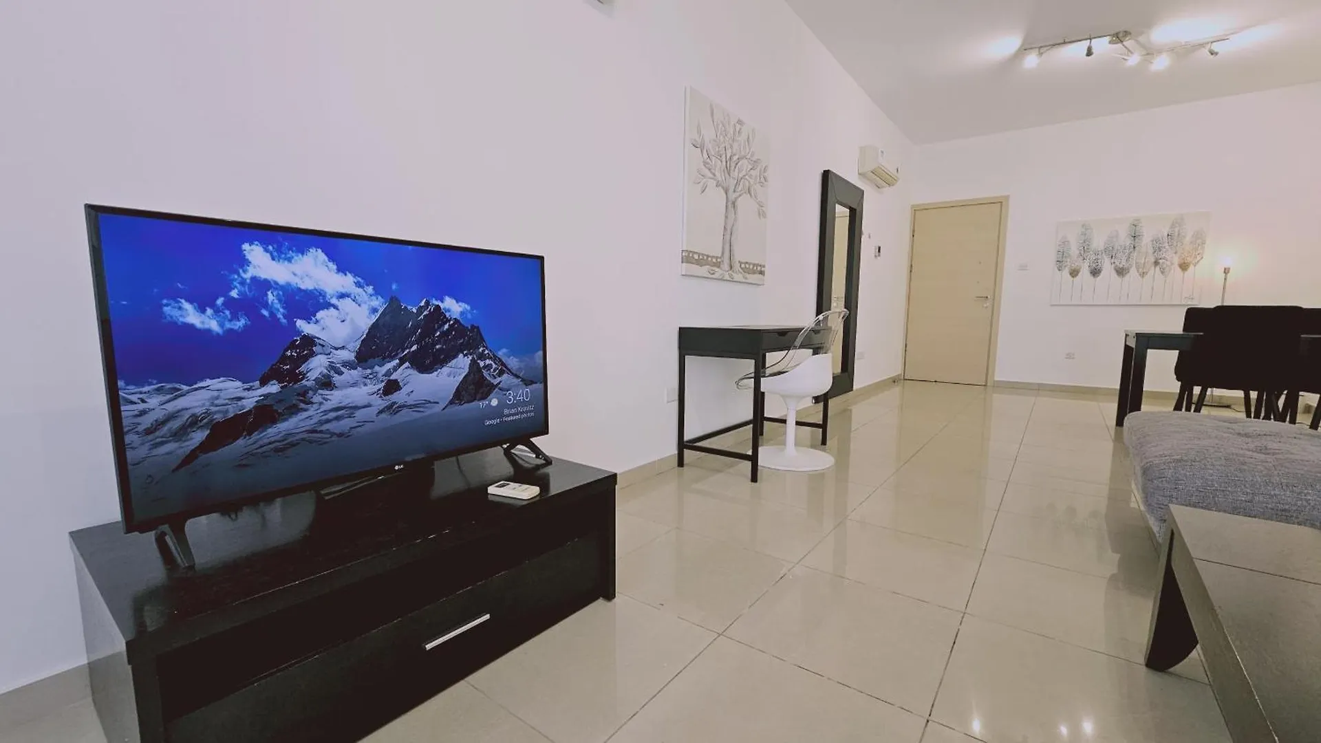 Stay White Petals Apartment Larnaca