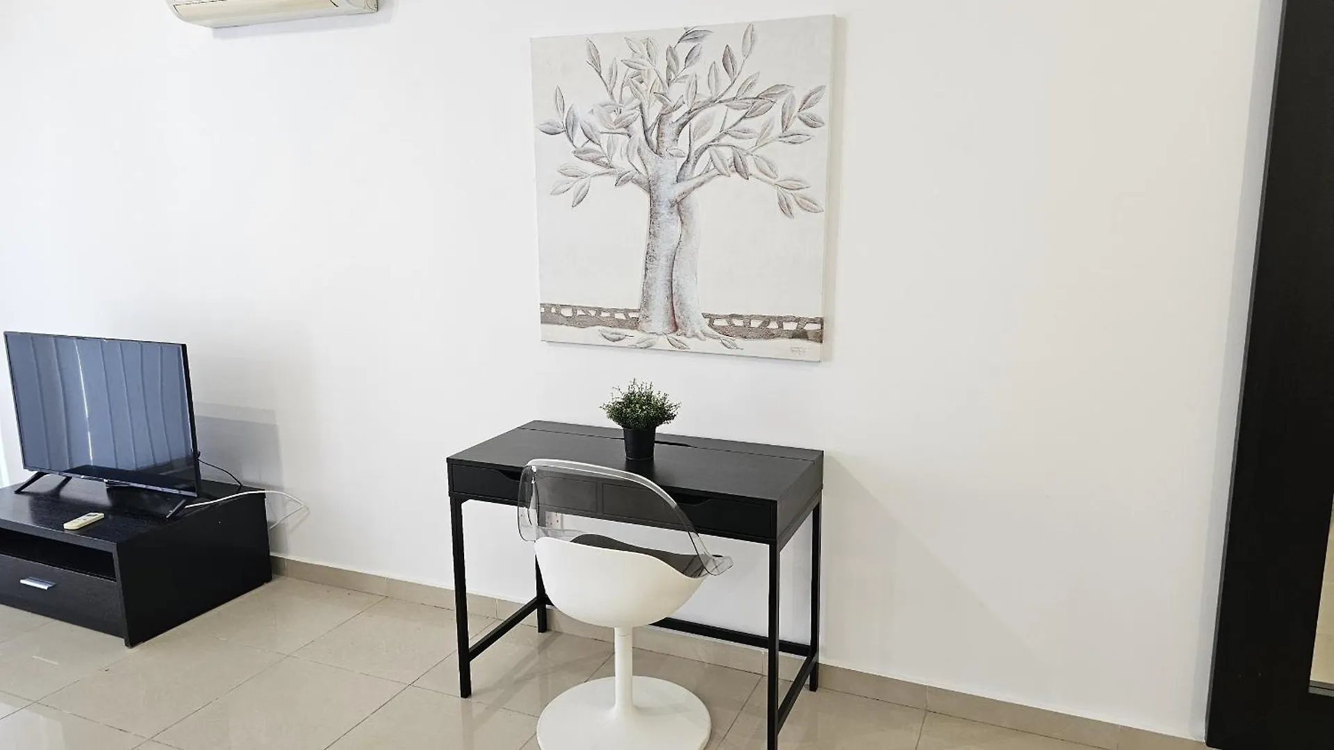 Stay White Petals Apartment Larnaca