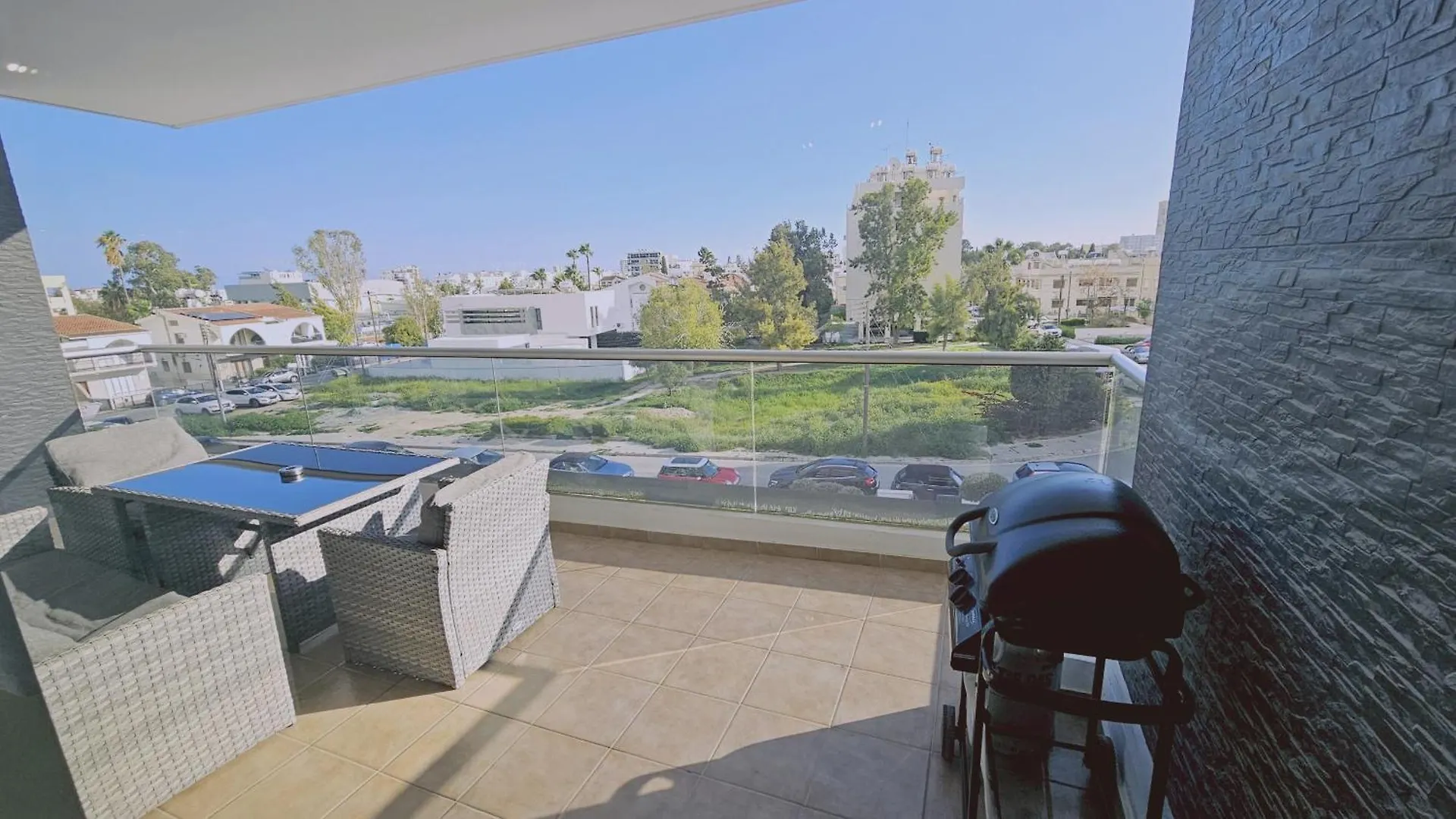 Stay White Petals Apartment Larnaca