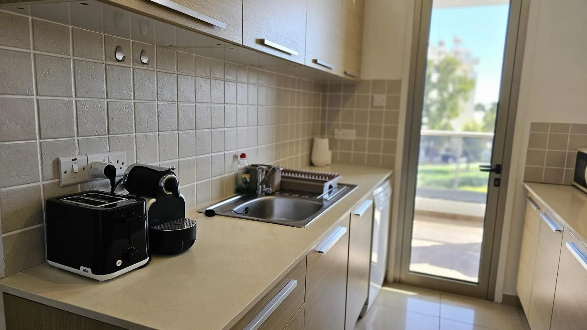 Stay White Petals Apartment Larnaca