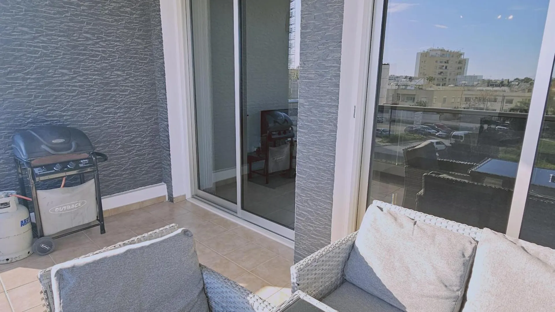 Stay White Petals Apartment Larnaca